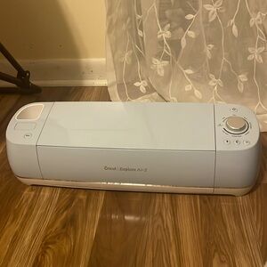 light blue cricut cutter, lightly used
